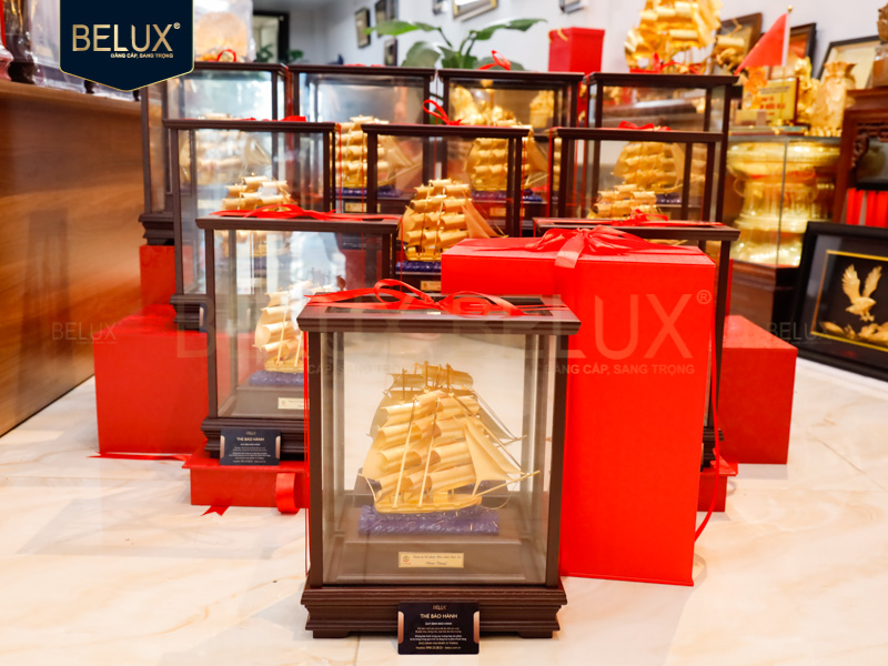 Lô mô hình thuyền Hóa Chất Việt Trì 28x18x35cm&nbsp;dát vàng 24k thiết kế theo yêu cầu